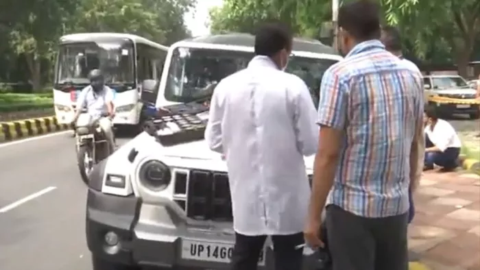 दुर्घटना के बाद मौके पर जांच करती टीम। फोटो सौजन्य- ANI