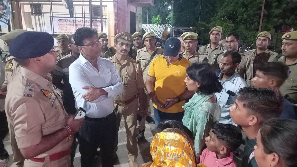 mainpuri bus accident 20 injured as bus overturns in up