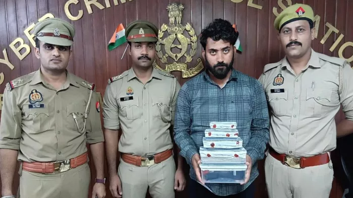साइबर थान पुलिस द्वारा गिरफ्तार ठग। फोटो सौजन्य- पुलिस