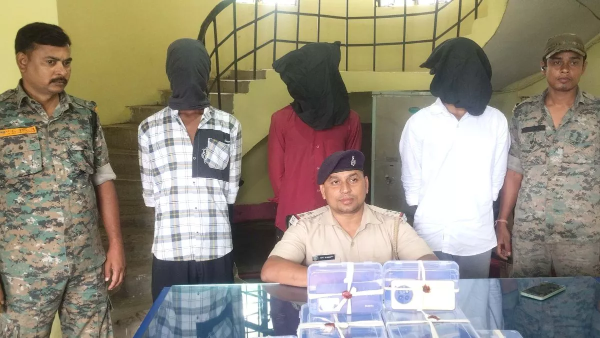 Jharkhand News: एक रात में छह चोरी की घटनाओं को दिया अंजाम, पुलिस तीन नाबालिग समेत 6 को दबोचा