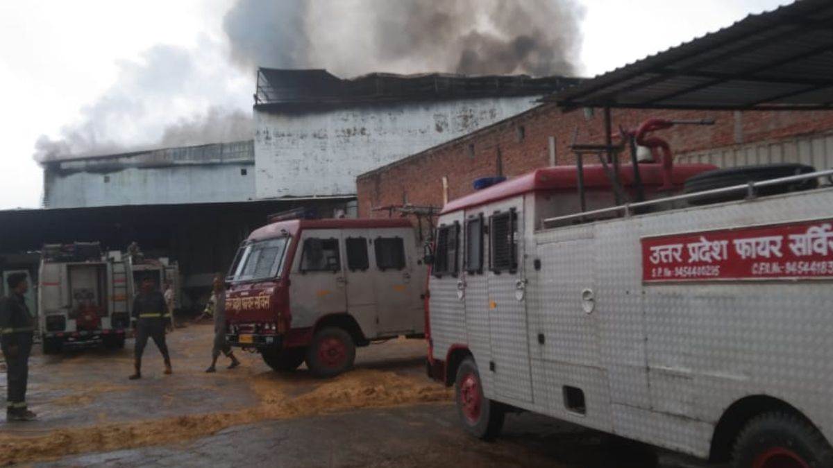 https://www.jagranimages.com/images/newimg/10082025/10_08_2025-mainpuri_fire_coldstorages_24008883.jpg