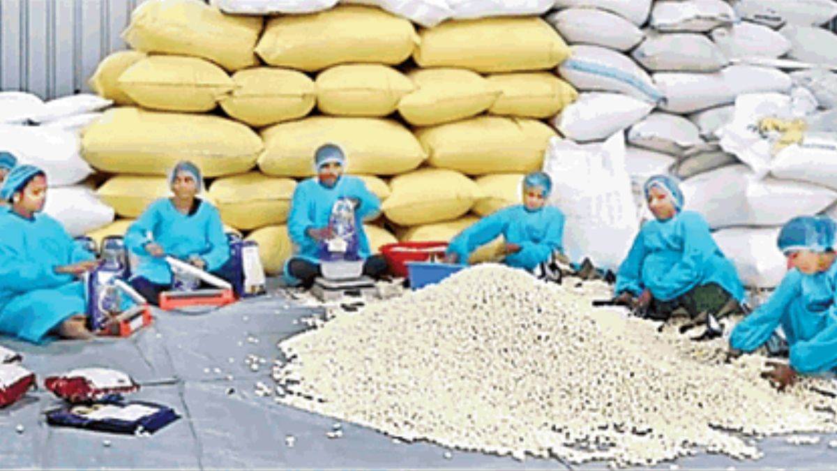 https://www.jagranimages.com/images/newimg/10082025/10_08_2025-makhana_factory_madhubani_24009064.jpg