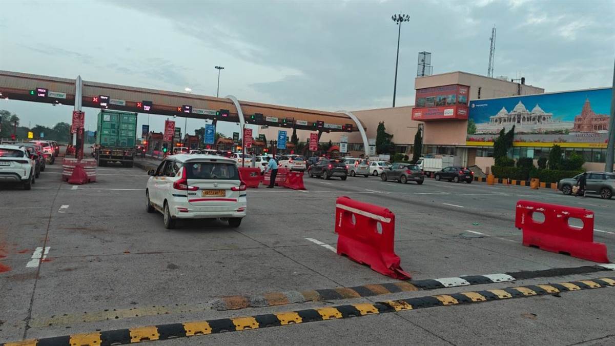 ncr noida news rakhi celebrations see light traffic on yamuna expressway