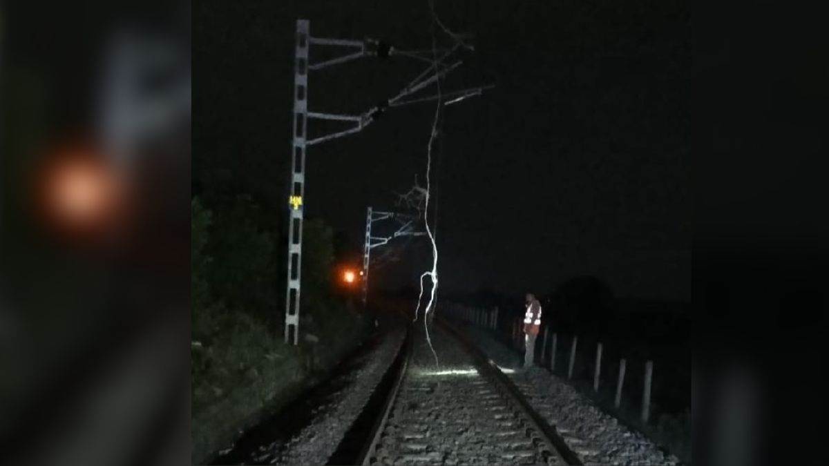 https://www.jagranimages.com/images/newimg/10082025/10_08_2025-ohr_line_break_in_chitrakoot_24009337.jpg