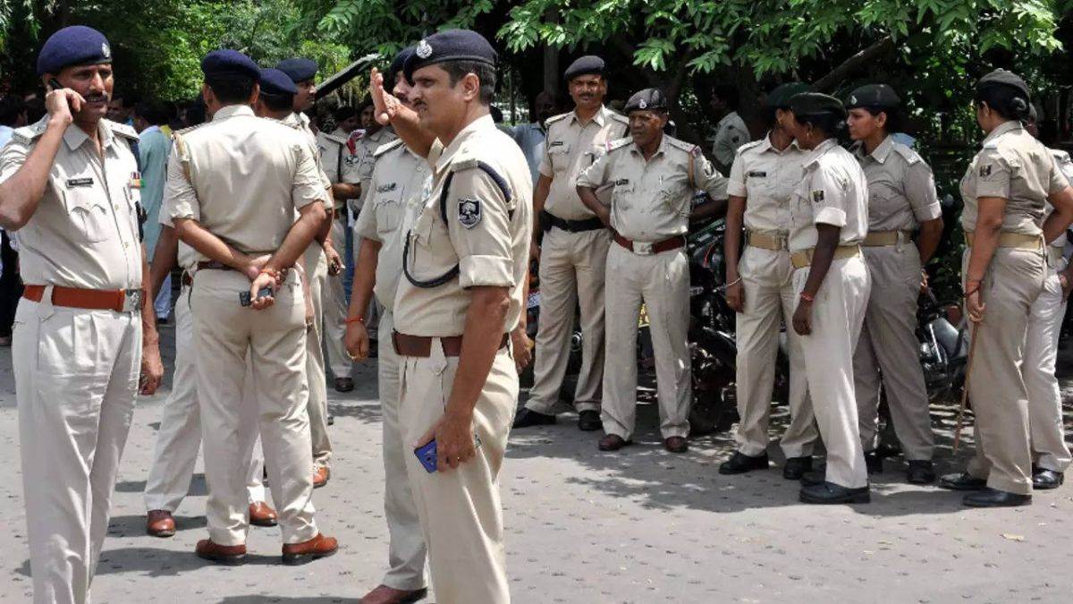 https://www.jagranimages.com/images/newimg/10082025/10_08_2025-patna_police_24008741_91834501.jpg