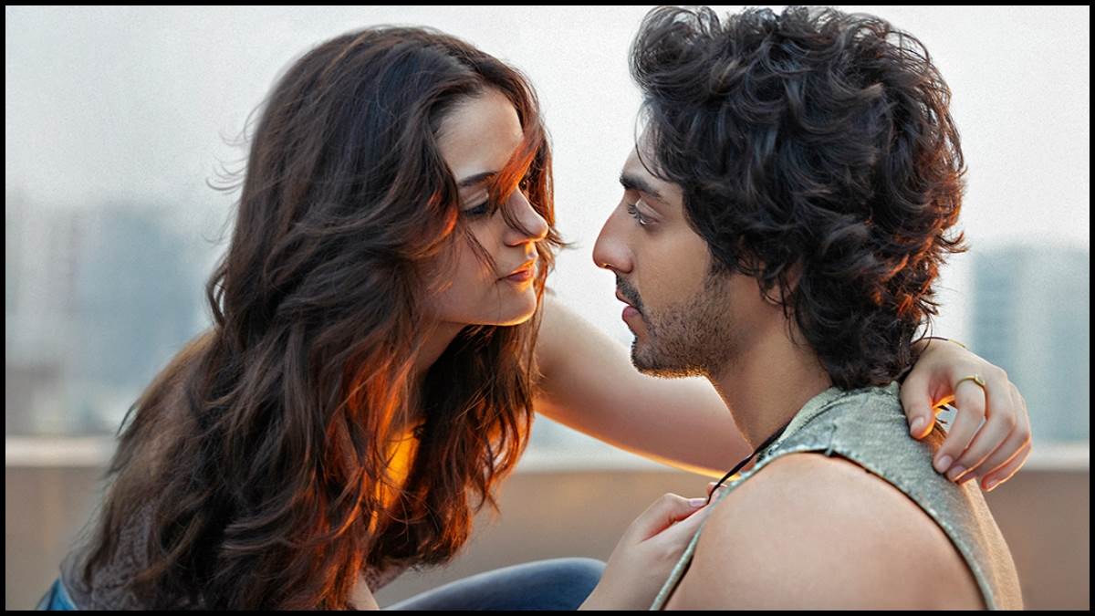 https://www.jagranimages.com/images/newimg/10082025/10_08_2025-saiyaara_24009274_19522746.jpg