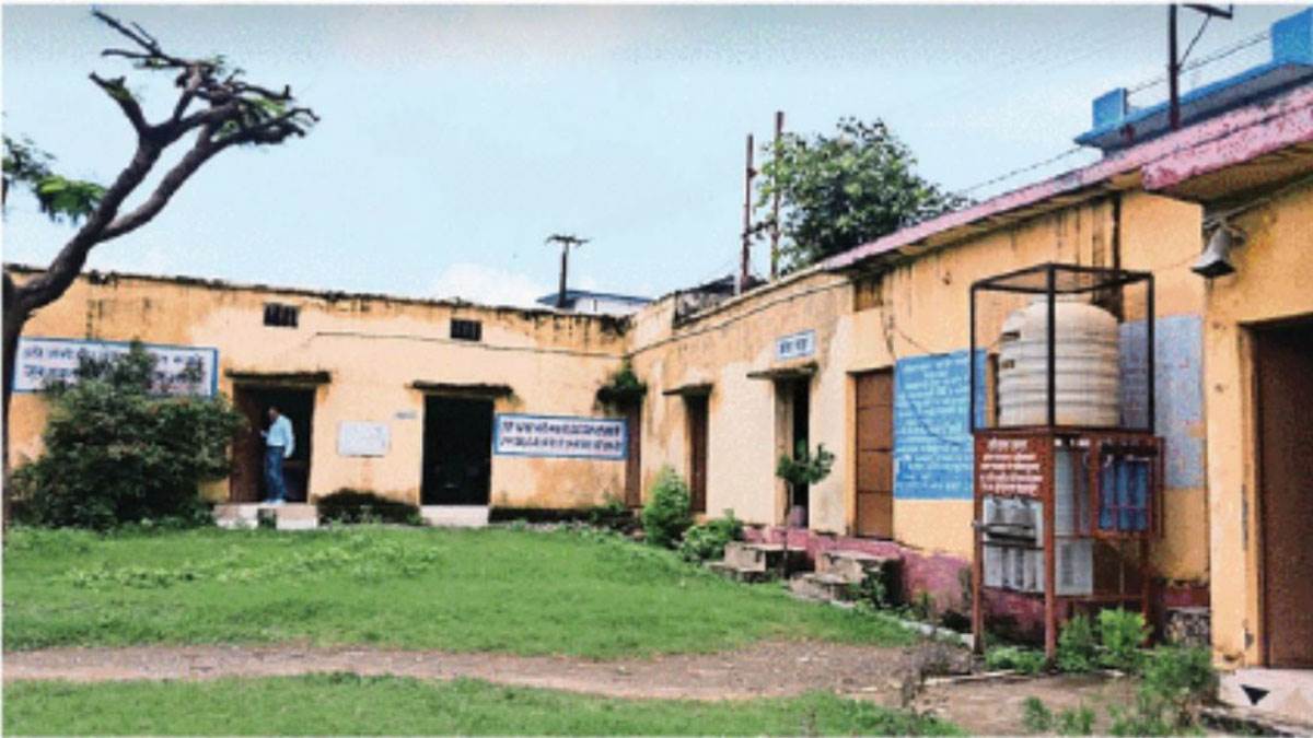 https://www.jagranimages.com/images/newimg/10082025/10_08_2025-school_24009178.jpg