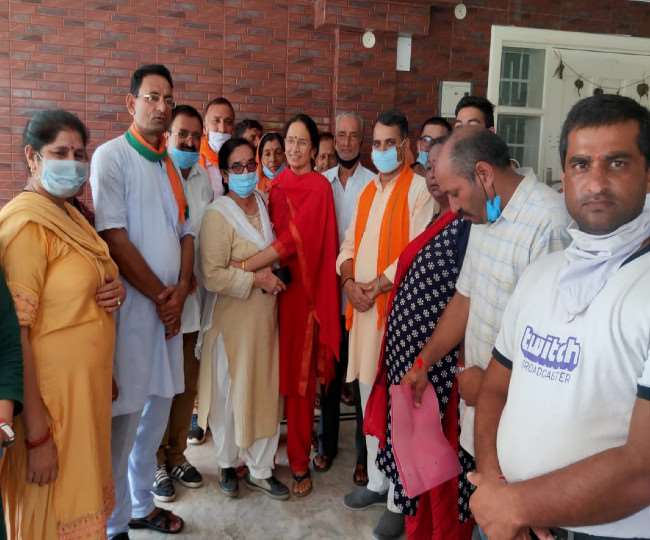 कंगना की मां बोलीं, हम अब पूरी तरह से भाजपा के समर्थक हो गए