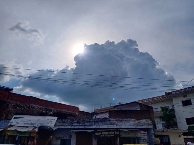 chance of rain in shahjahanpur low due to low pressure in bay of bengal