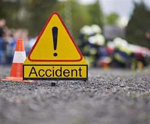 बिजनौर में दो हादसों में एक की मौत आठ घायल हो गए।