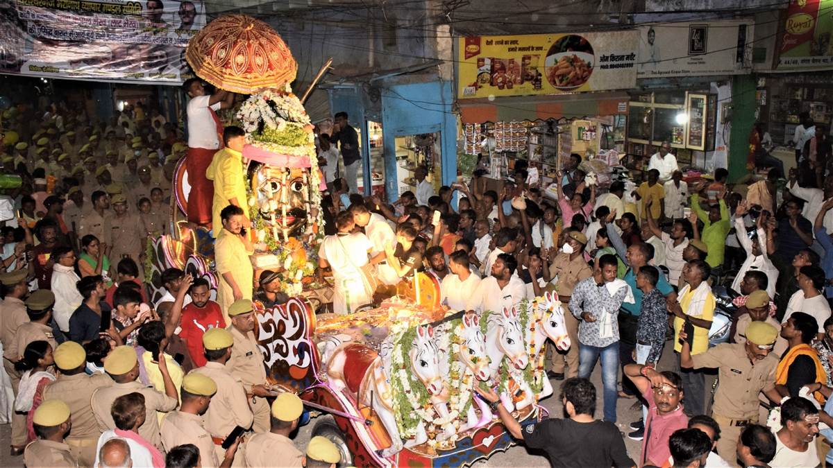 baba laat bhairav procession came out on a fitted chariot seeing panoramic view residents of kashi became happy
