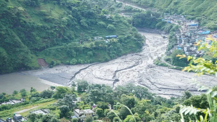 शक्रवार की रात पिथौरागढ़ के धारचूला में बादल फट गया।