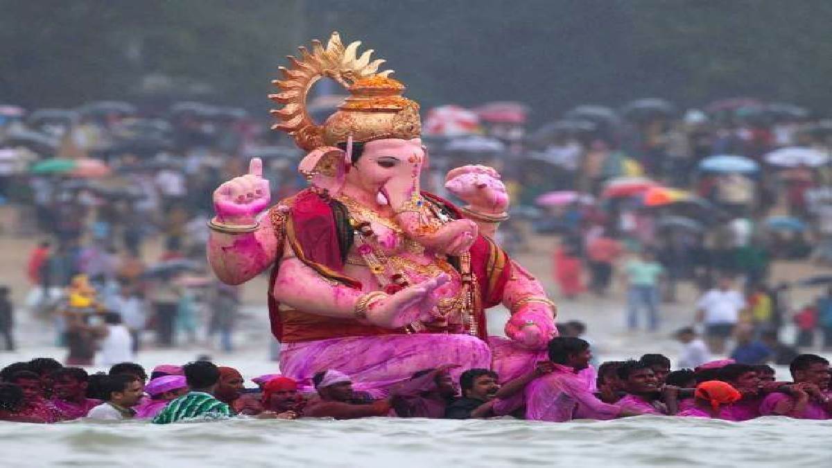 https://www.jagranimages.com/images/newimg/10092022/10_09_2022-visarjan_23057748.jpg