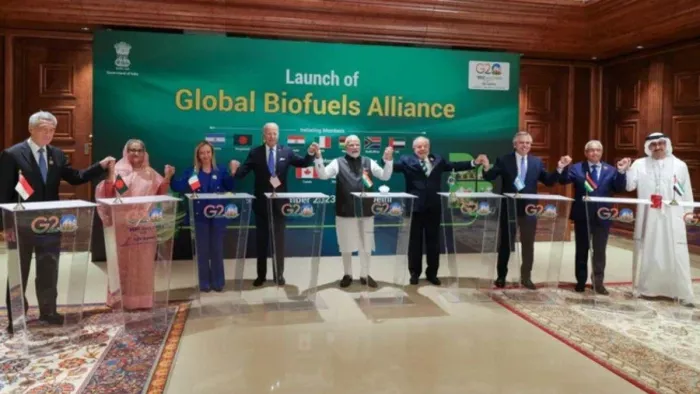 Biofuel में शुरुआत में 100 अरब डॉलर के निवेश की आवश्यकता है।