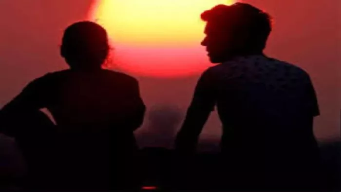 प्रेमिका से मिलने गए युवक की पेड़ में बांध कर की पिटाई। (प्रतीकात्मक तस्वीर)