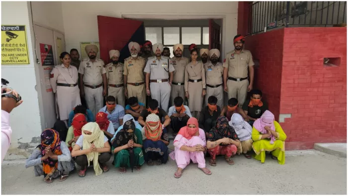 डी किल्लियांवाली में जिस्मफरोशी धंधे का पर्दाफाश, 12 महिलाओं सहित 20 लोग गिरफ्तार
