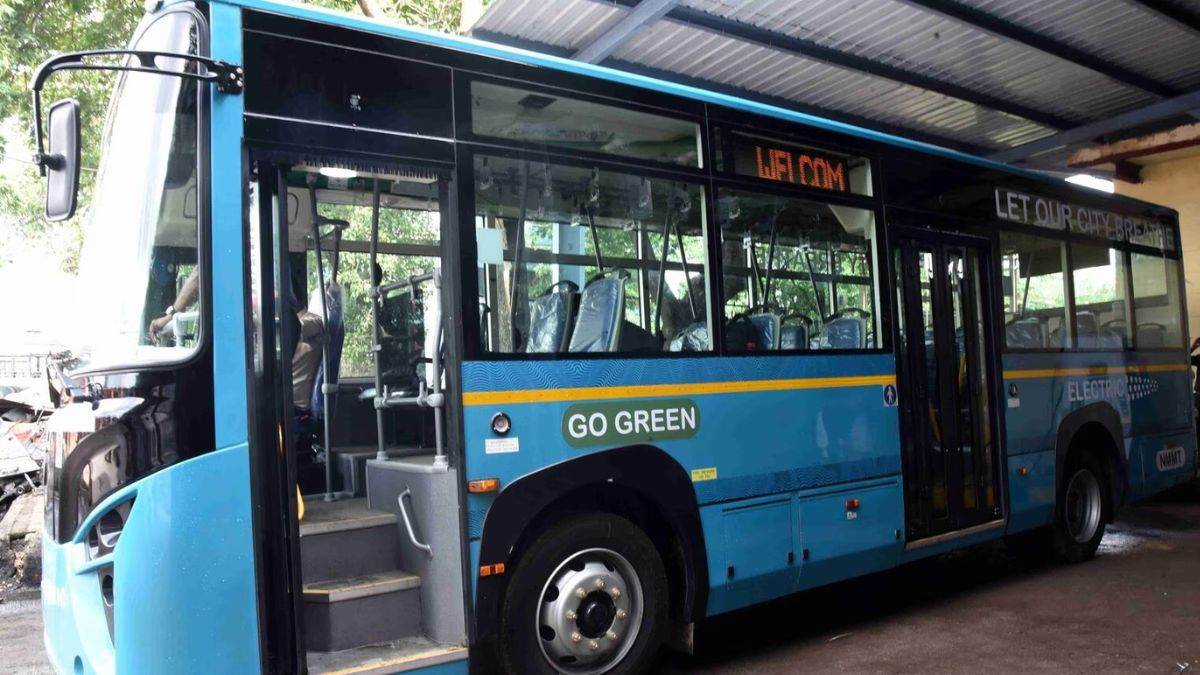 preparations for mahakumbh 2025 intensified 100 pm e buses will run on 24 routes will reach prayagraj in february