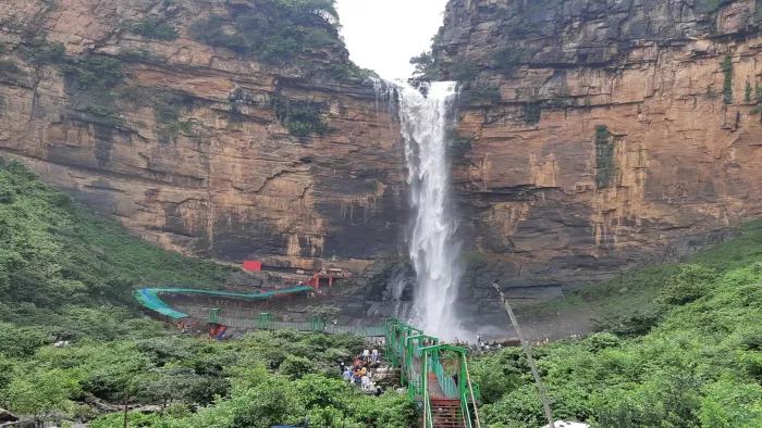 Rohtas Tourist Place: एनएच 119 के किनारे तिलौथू से पांच किलोमीटर मां तुतला भवानी जलप्रपात।