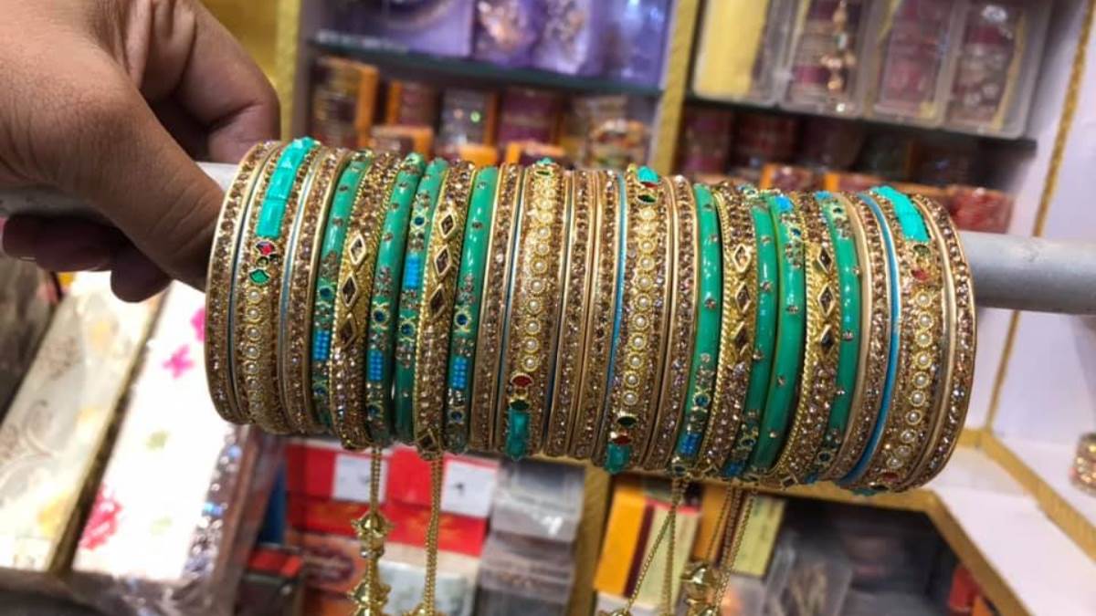 https://www.jagranimages.com/images/newimg/10092025/10_09_2025-bangles_24042096.jpg