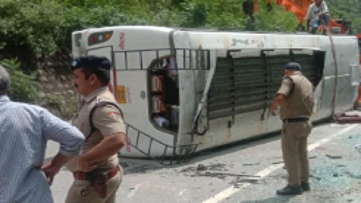 https://www.jagranimages.com/images/newimg/10092025/10_09_2025-bus_accident_24042014.jpg