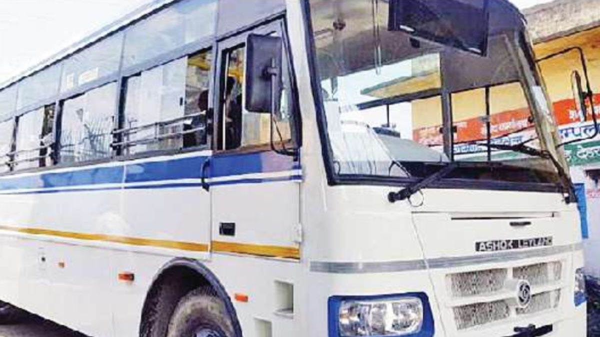 https://www.jagranimages.com/images/newimg/10092025/10_09_2025-bus_demo_24041800.jpg