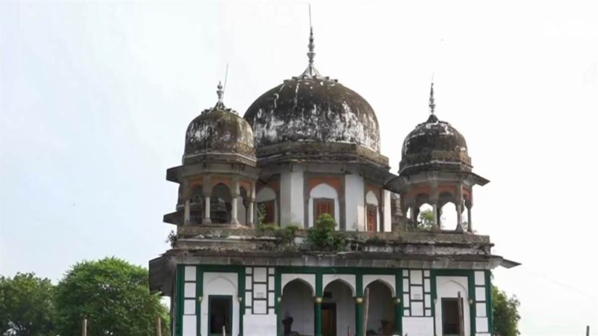 https://www.jagranimages.com/images/newimg/10092025/10_09_2025-fatehpur_temple_tomb_dispute_1_24042132.jpg