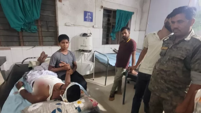 नमाज पढ़कर लौट रहे युवक पर फायरिंग, सीने के आर-पार हो गई गोली