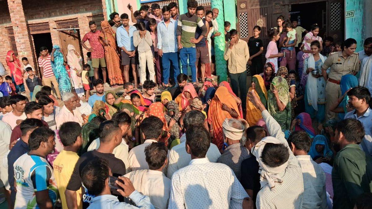 https://www.jagranimages.com/images/newimg/10092025/10_09_2025-hathras_murder_familys_24041859.jpg