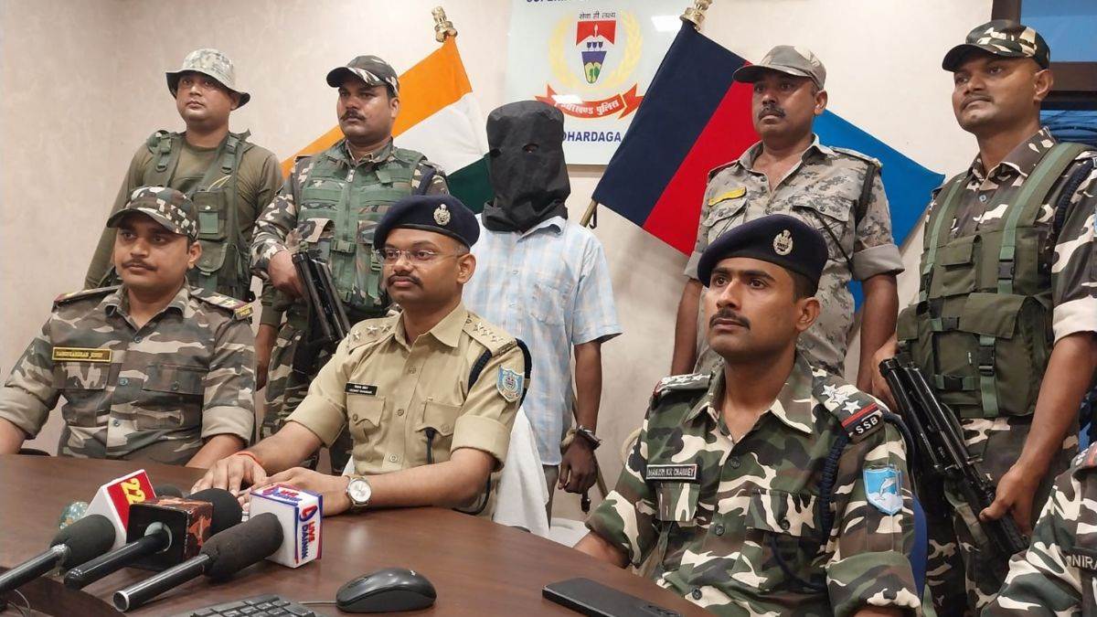 https://www.jagranimages.com/images/newimg/10092025/10_09_2025-kaleshwar_arrested_24042432.jpg