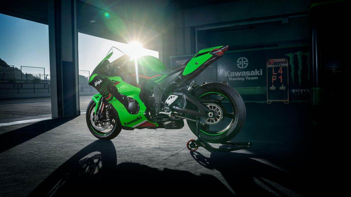 https://www.jagranimages.com/images/newimg/10092025/10_09_2025-kawasaki_1_24042616.jpg