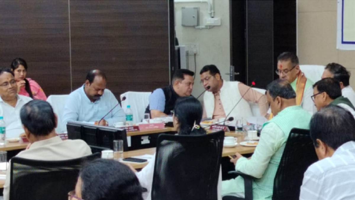 https://www.jagranimages.com/images/newimg/10092025/10_09_2025-meeting_24042065.jpg