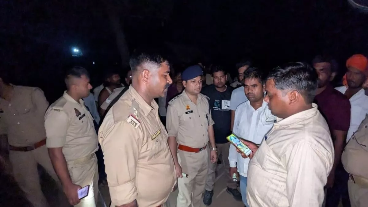 महराजगंज के जंगल में मिला शव, सिर और पैर गायब; जांच में जुटी पुलिस