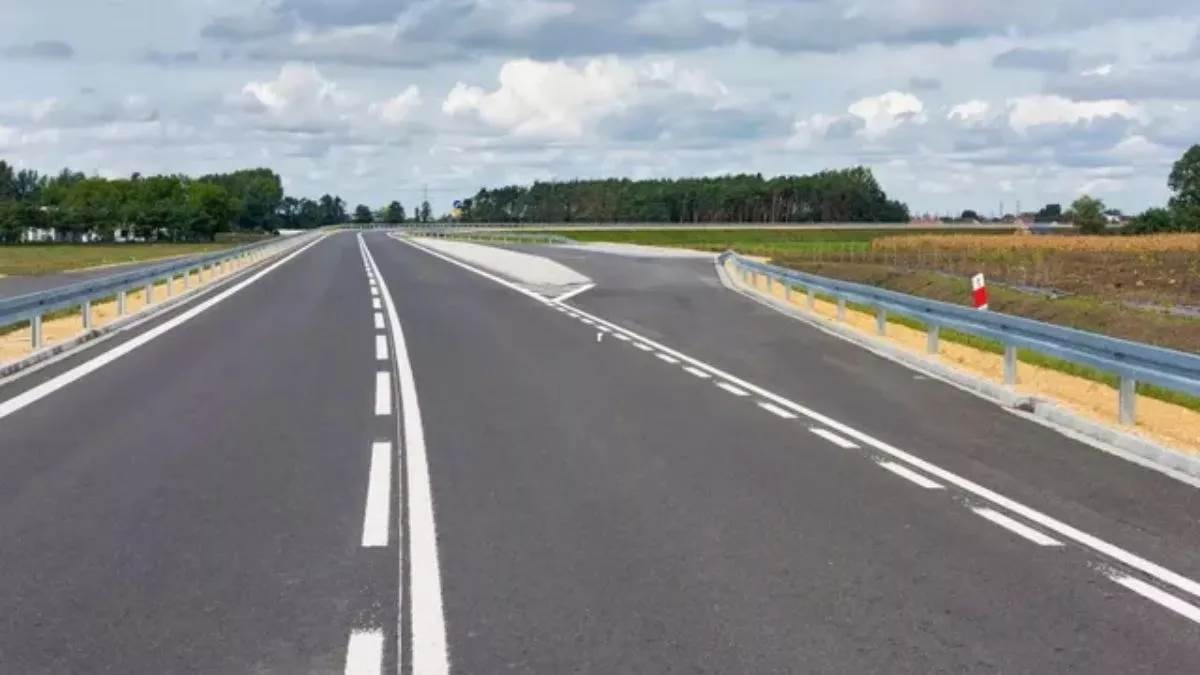 https://www.jagranimages.com/images/newimg/10092025/10_09_2025-muzaffarpur_road_24042291.jpg