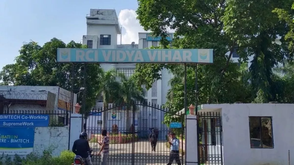 Noida: हॉस्टल में गोली लगने से दूसरे छात्र की भी मौत, अस्पताल में उपचार के दौरान तोड़ा दम