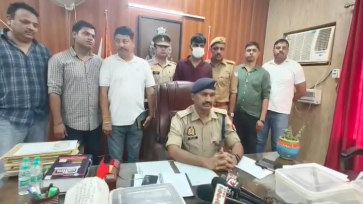 Noida Crime: एनसीआर में अवैध हथियारों का तस्कर गिरफ्तार, चार पिस्टल, छह तमंचा और 30 कारतूस बरामद