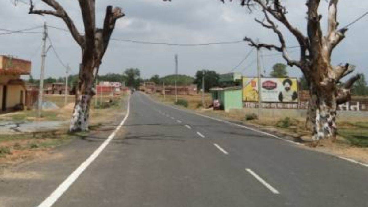 https://www.jagranimages.com/images/newimg/10092025/10_09_2025-rewar_road_24042475_18313241.jpg