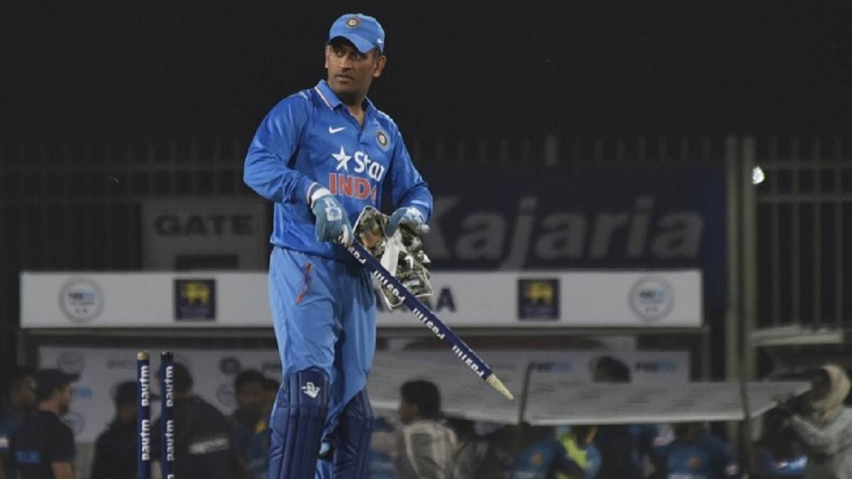 https://www.jagranimages.com/images/newimg/10092025/10_09_2025-wicketmahi_24042059.jpg