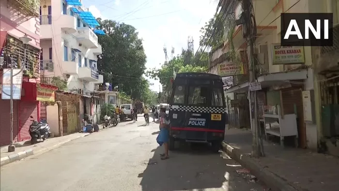 बंगाल के मोमिनपुर में दो समुदायों के बीच हुई जमकर हिंसा
