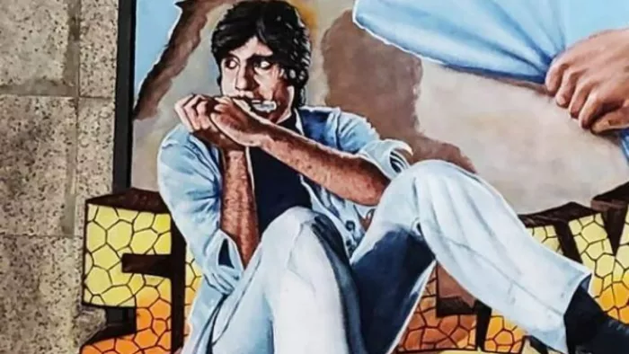 8 outstanding iconic films of Amitabh Bachchan streaming on ott platforms.
