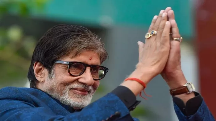 अमिताभ को स्कूल का एक्टिंग में मिलने वाला सर्वश्रेष्ठ पुरष्कार कैंडल कप (बेस्ट एक्टर अवॉर्ड) भी मिला था।