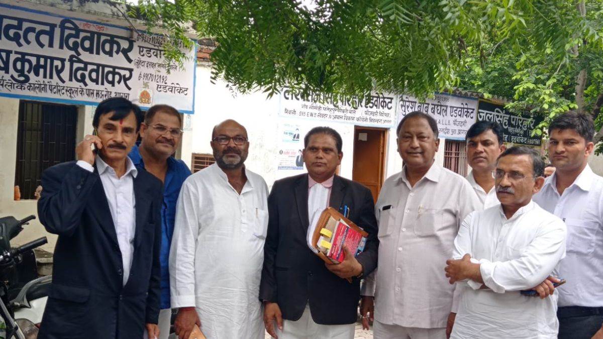 https://www.jagranimages.com/images/newimg/10102022/10_10_2022-congress_leader_in_court__23130659.jpg