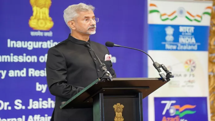 S Jaishankar: जयशंकर ने लगाई पश्चिमी देशों की क्लास