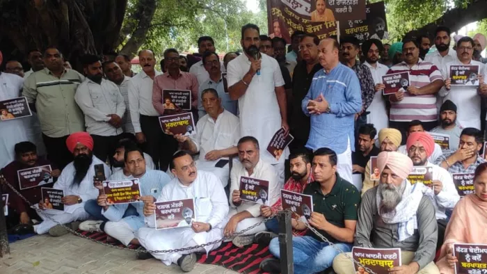 पंजाब सरकार के खिलाफ कांग्रेस ने माेर्चा खाेला। (जागरण)