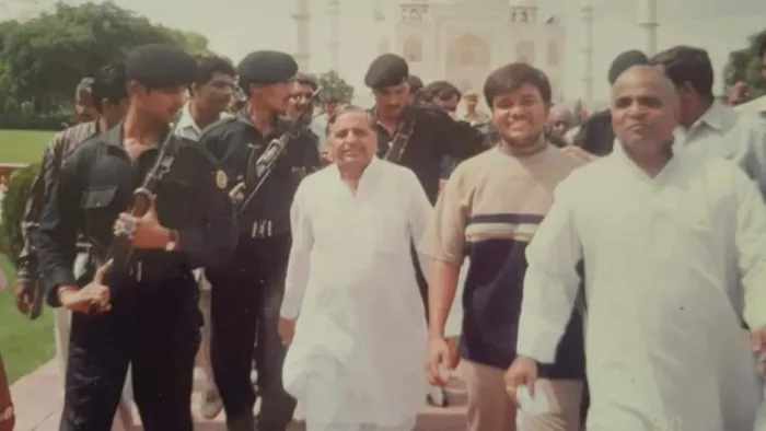 Mulayam Singh Yadav Death:सन 1999 में ताजमहल देखने आए थे मुलायम सिंह यादव। फाइल फाेटो