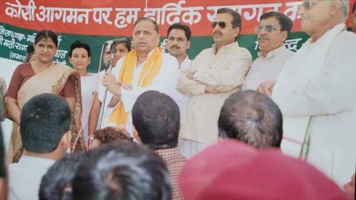Mulayam Singh Yadav: कोसीकलां में एक जनसभा को संबोधित करते सपा संरक्षक मुलायम सिंह यादव।