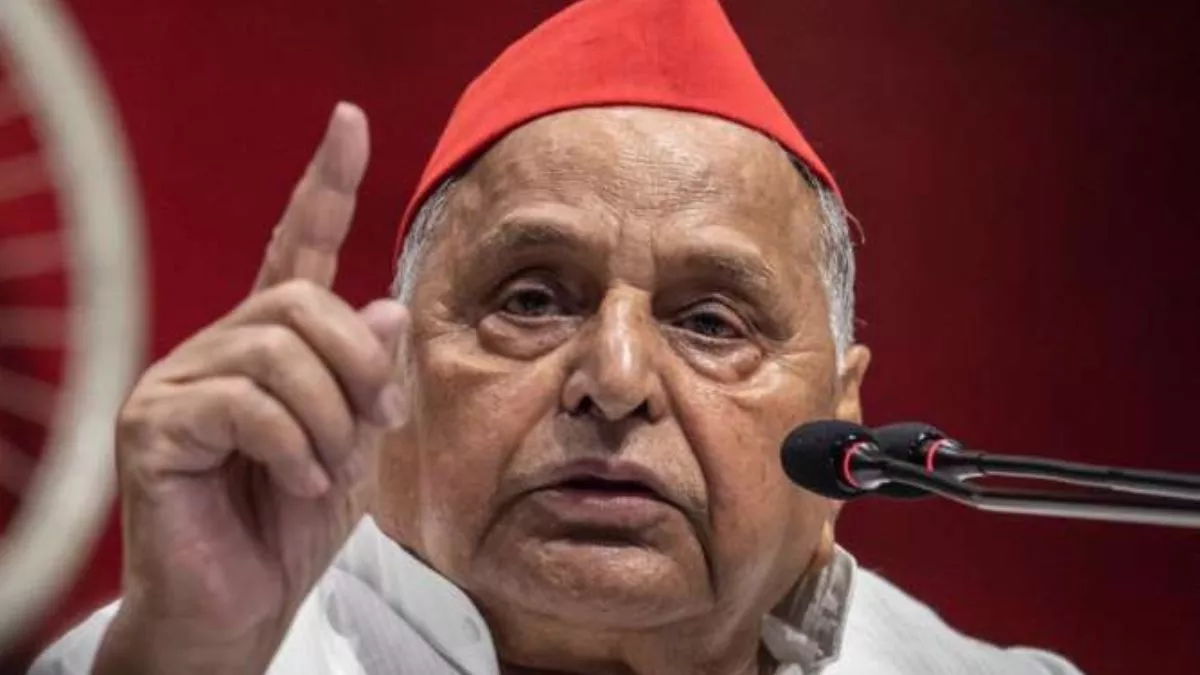 Mulayam Singh Yadav: मुलायम सिंह यादव ने मिट्टी के अखाड़े से देश के रक्षा मंत्री तक का किया सफर