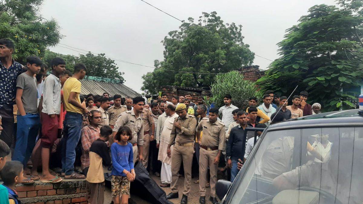 Agra Crime News आगरा में डबल मर्डर पत्नी और मासूम बेटी की चाकू से गोदकर