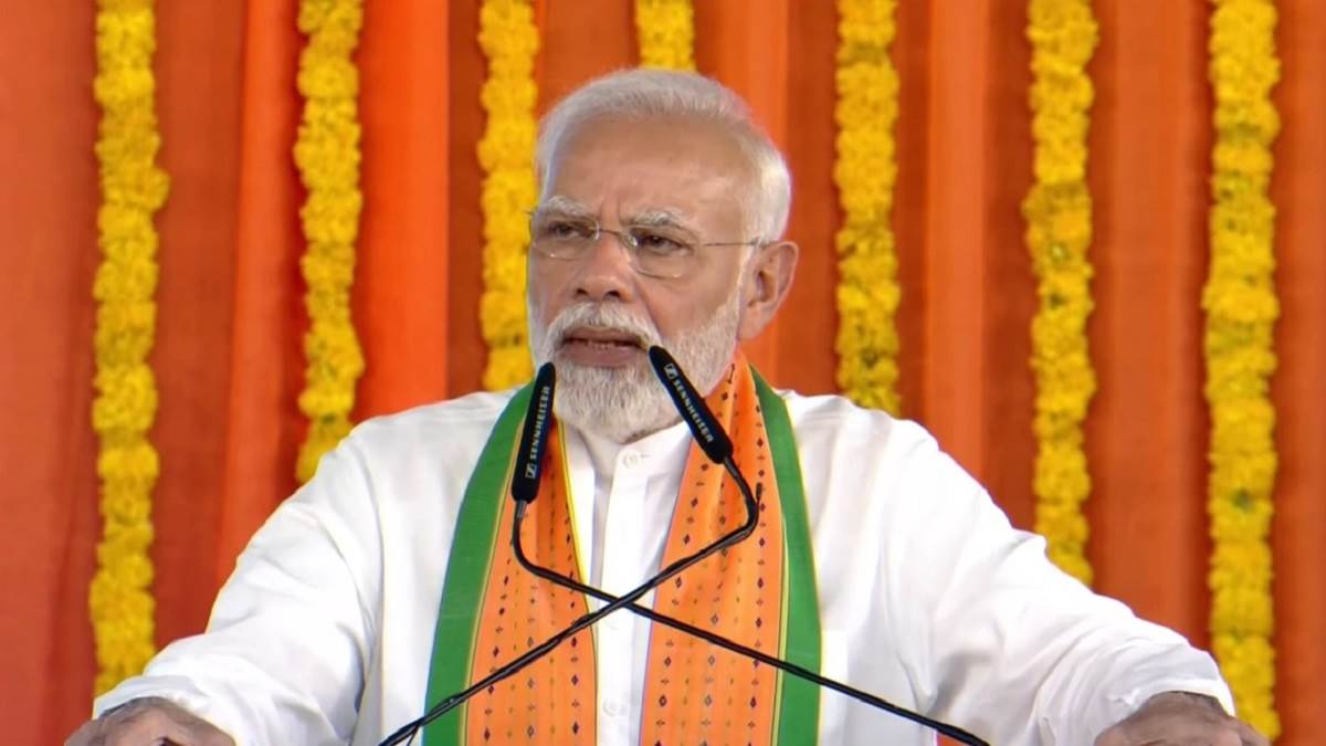 PM Modi Gujarat Visit: पीएम मोदी बोले, गुजरात अर्बन नक्सलियों को युवाओं की  जिंदगी बर्बाद नहीं करने देगा - PM Modi inaugurates various schemes worth  over Rs 8000 crores in Bharuch Gujarat