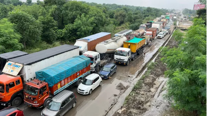 करोड़ों के कारोबार पर पानी फेर रहा दिल्ली-जयपुर हाईवे का जाम