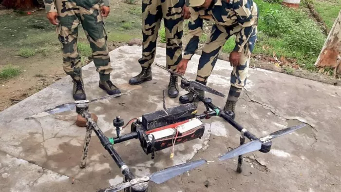भारतीय सीमा में फिर दिखा पाकिस्तानी ड्रोन, जवानों ने की फायरिंग। फाइल फोटो